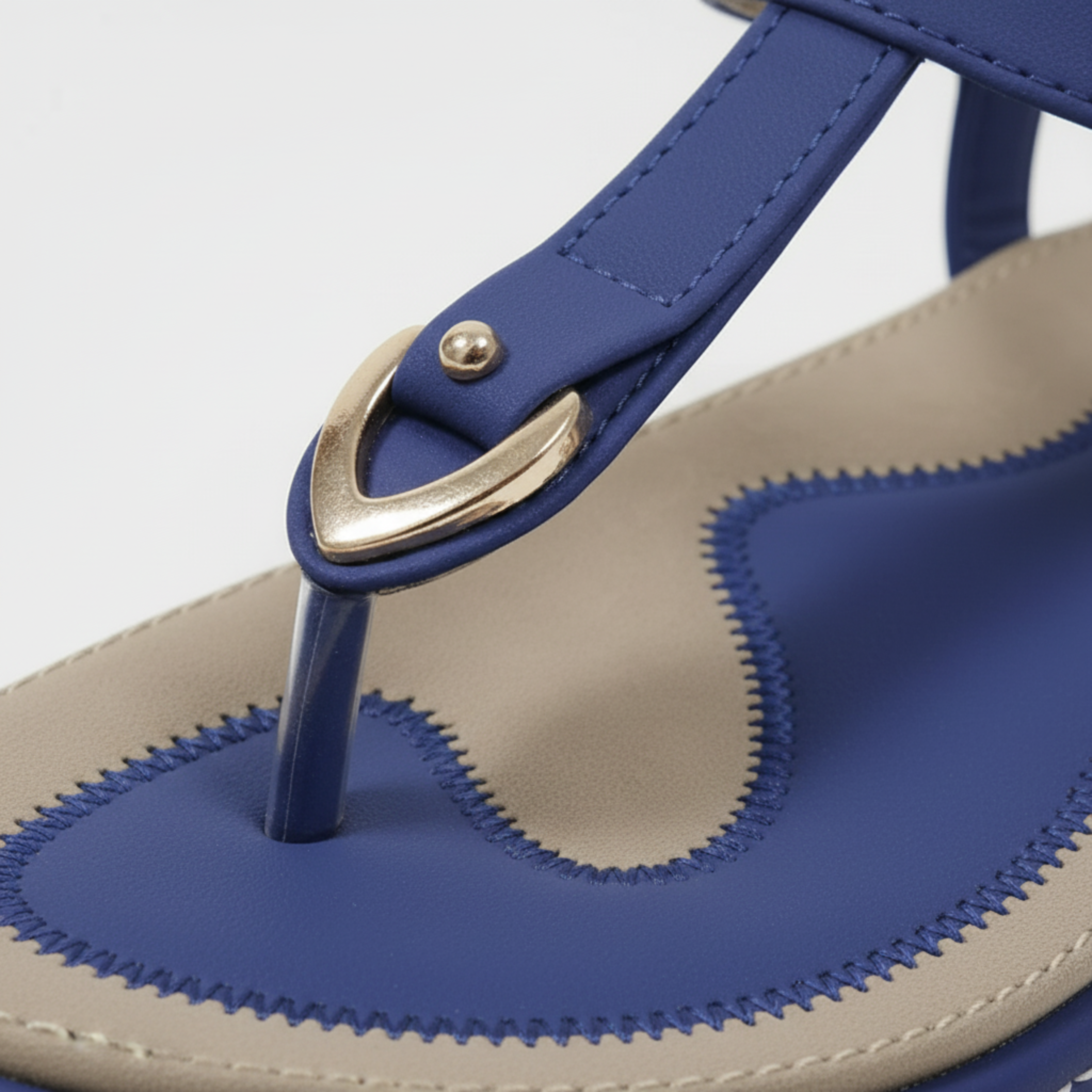 Flade sandaler til kvinder med elastisk bagrem og metal detalje