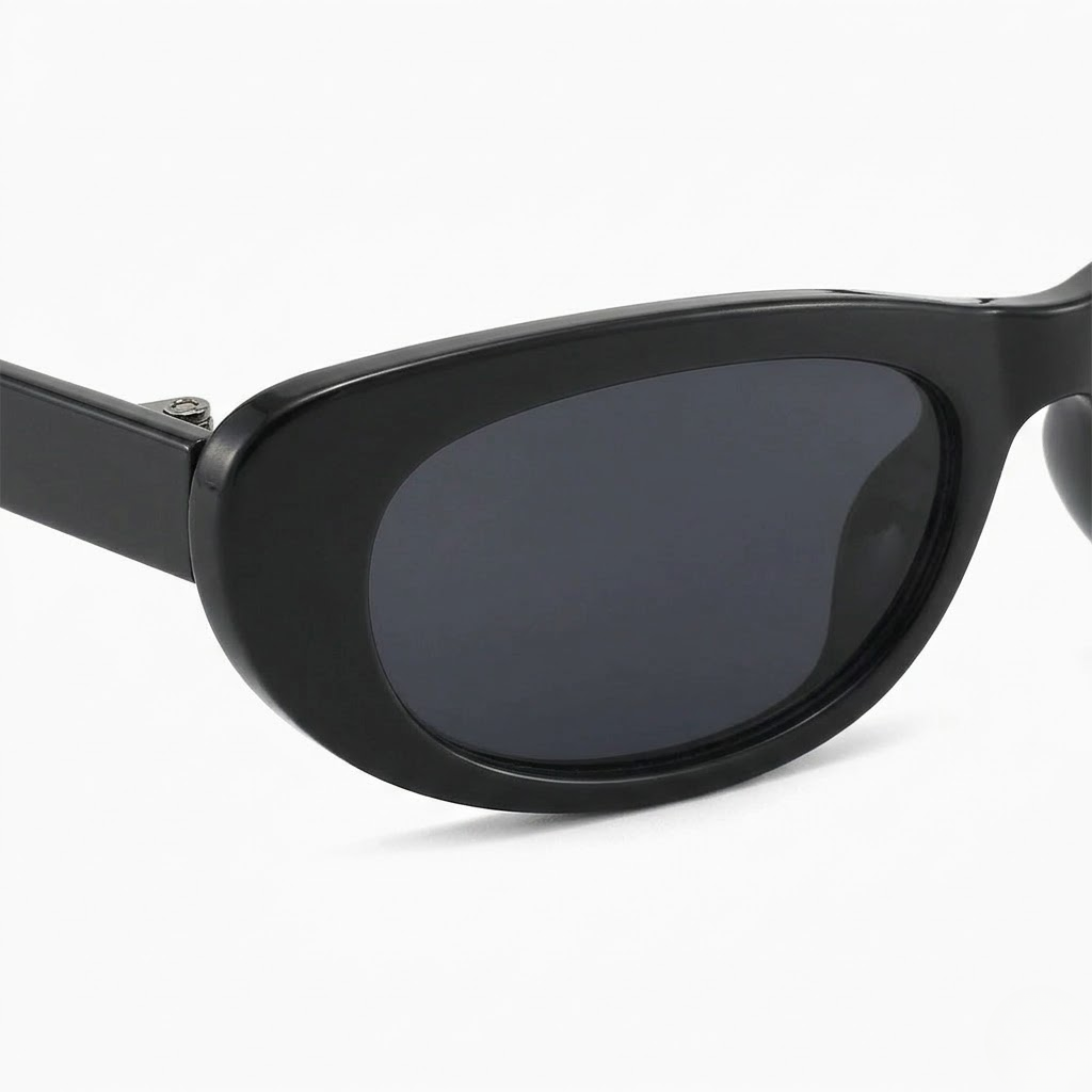 Lunettes de Soleil Ovales à Petite Monture Style Rétro et Verres Miroirs