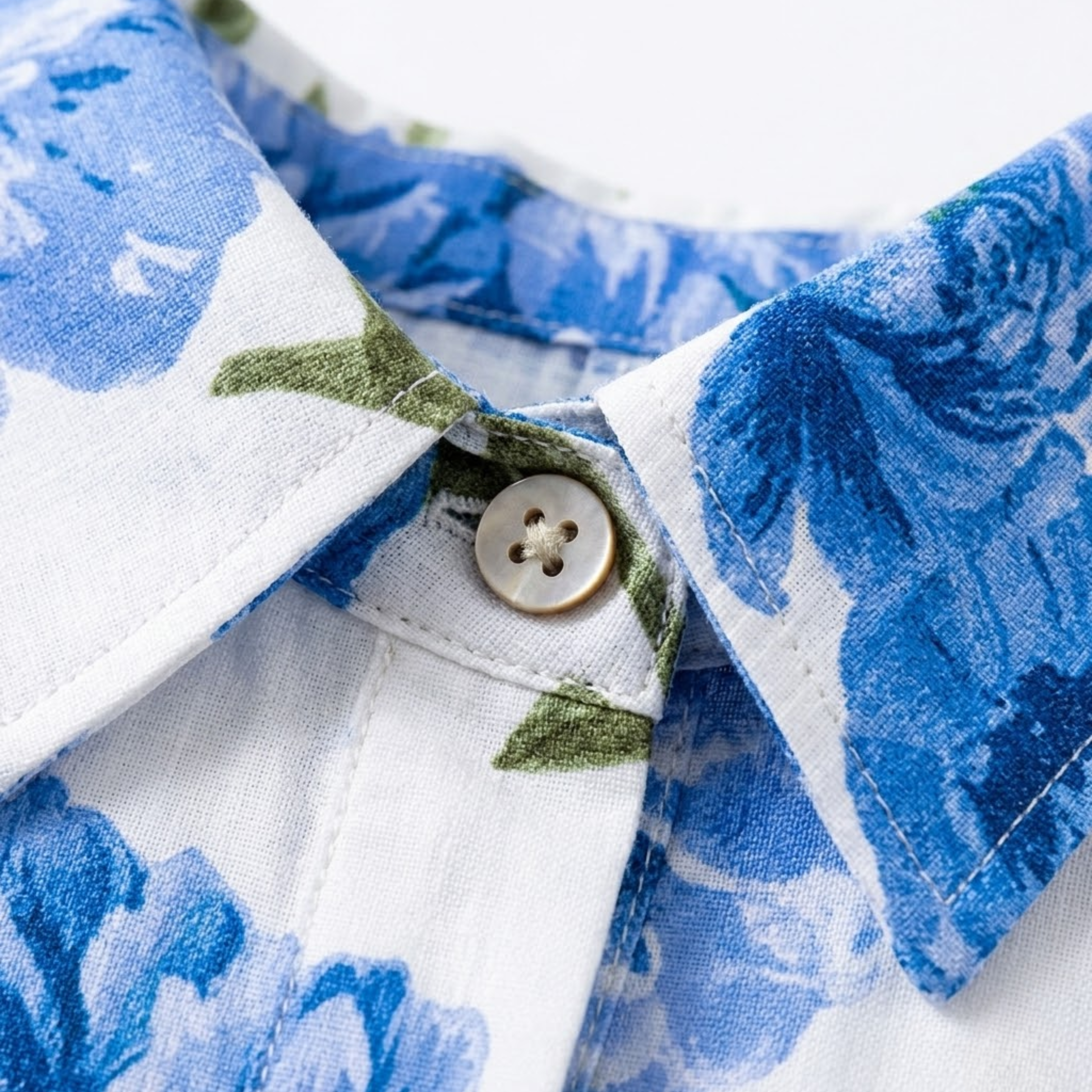 Blumige Popeline-Bluse mit Puffärmeln und Reverskragen für Damen