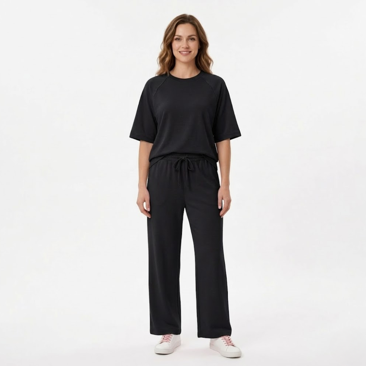 Conjunto de Duas Peças para Mulher com T-shirt de Gola Redonda e Calças Largas Fluídas