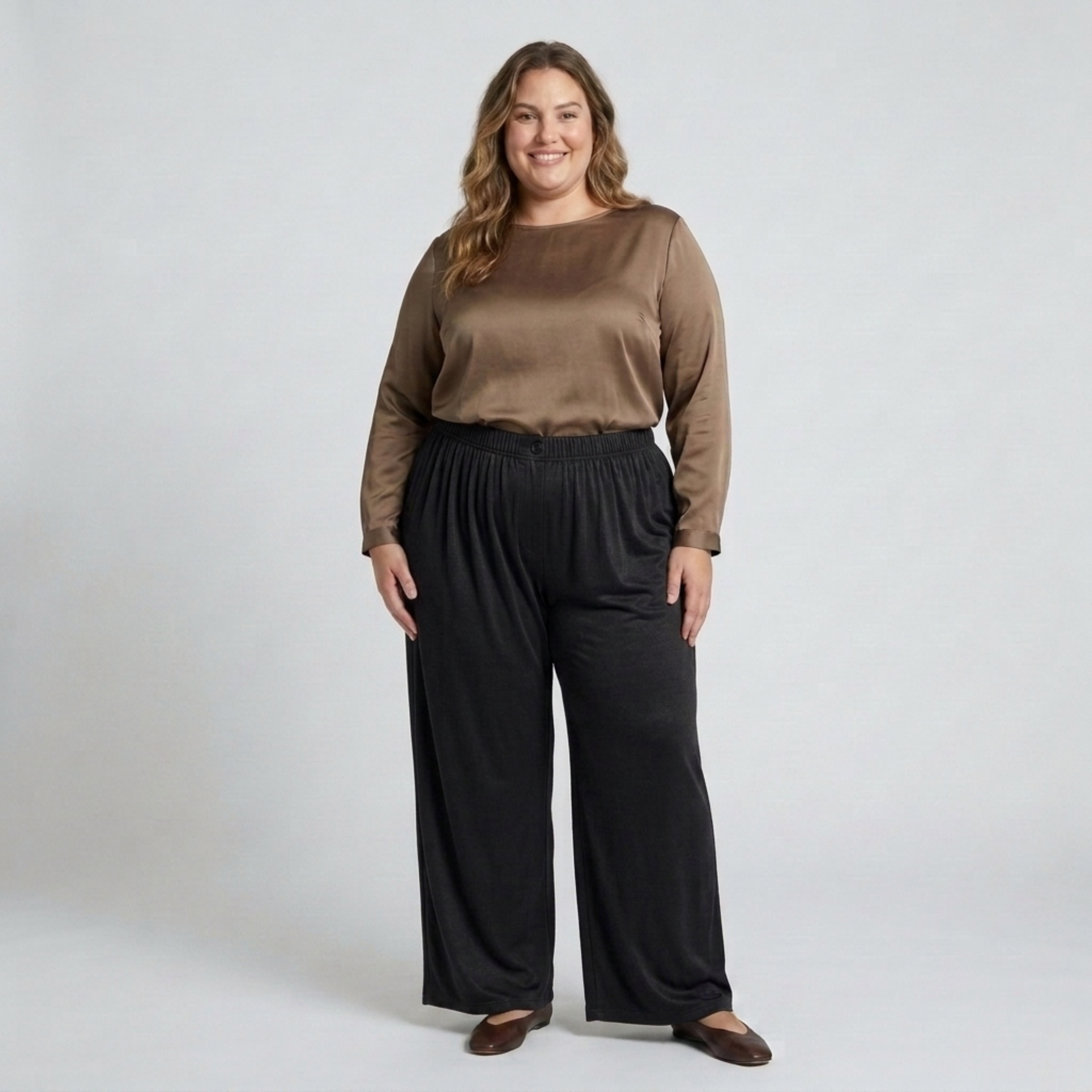 Pantalone largo taglia grande da donna con vita elastica drappeggiata fluida