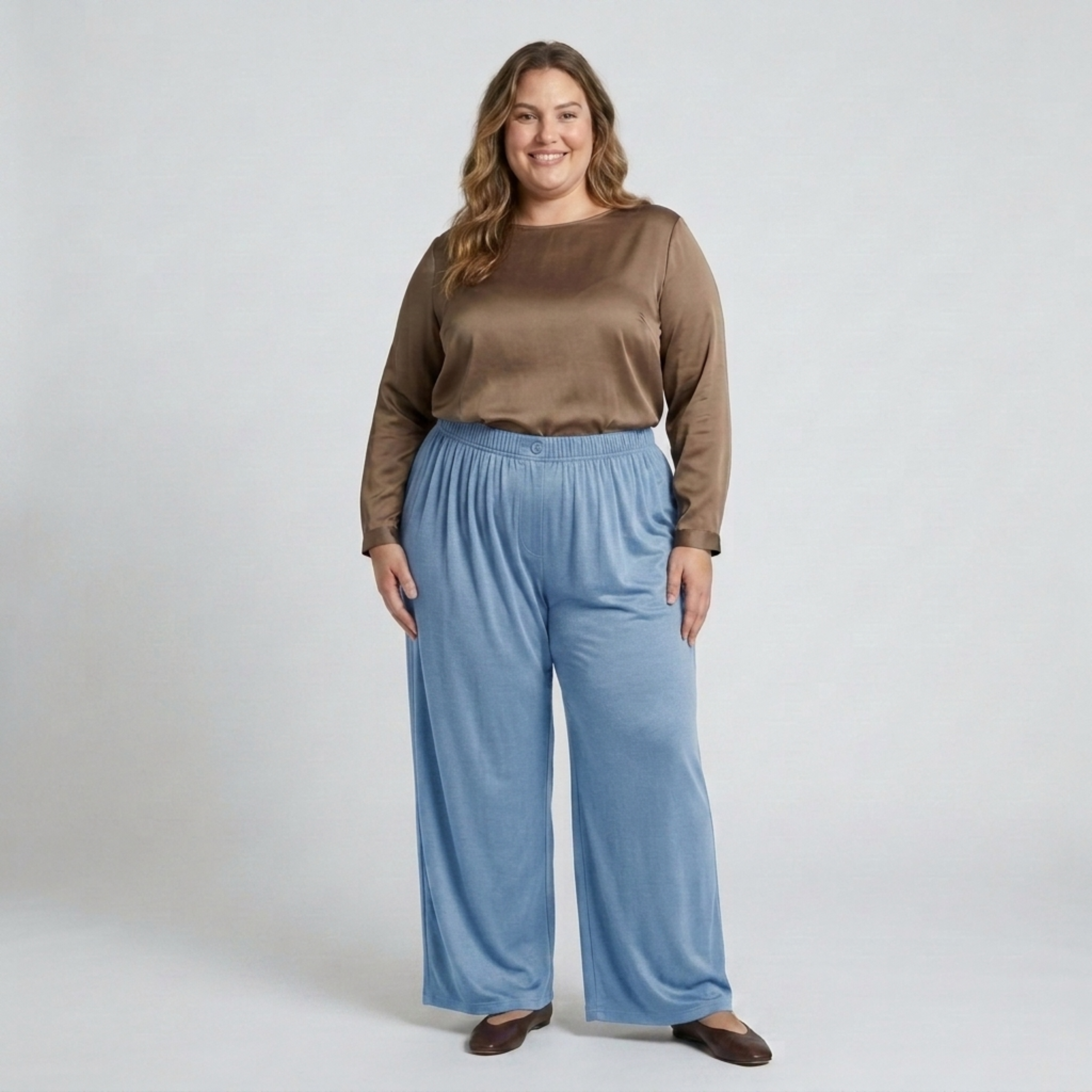 Pantalone largo taglia grande da donna con vita elastica drappeggiata fluida