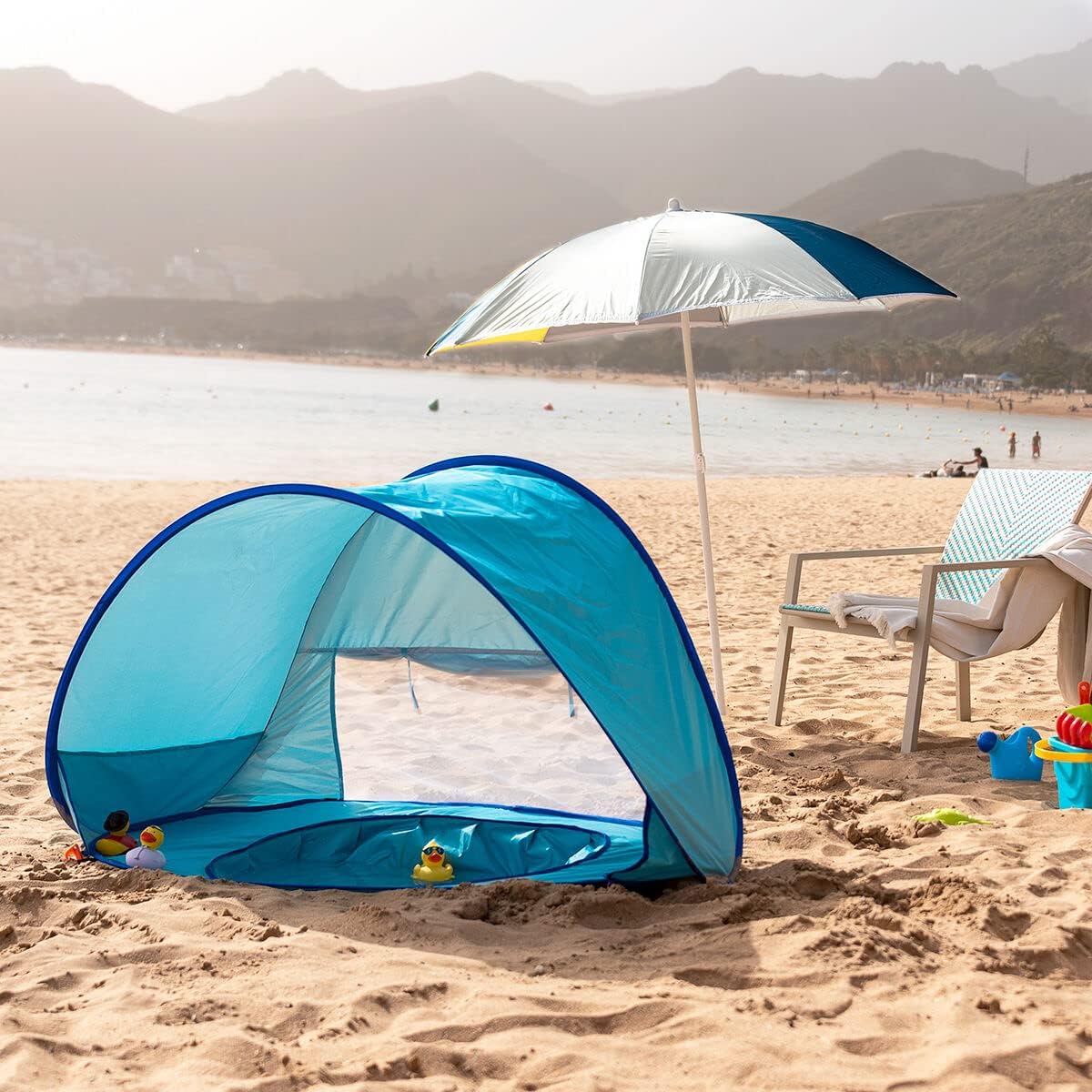 Tienda de playa para bebé con piscina integrada y protección solar UPF 50+