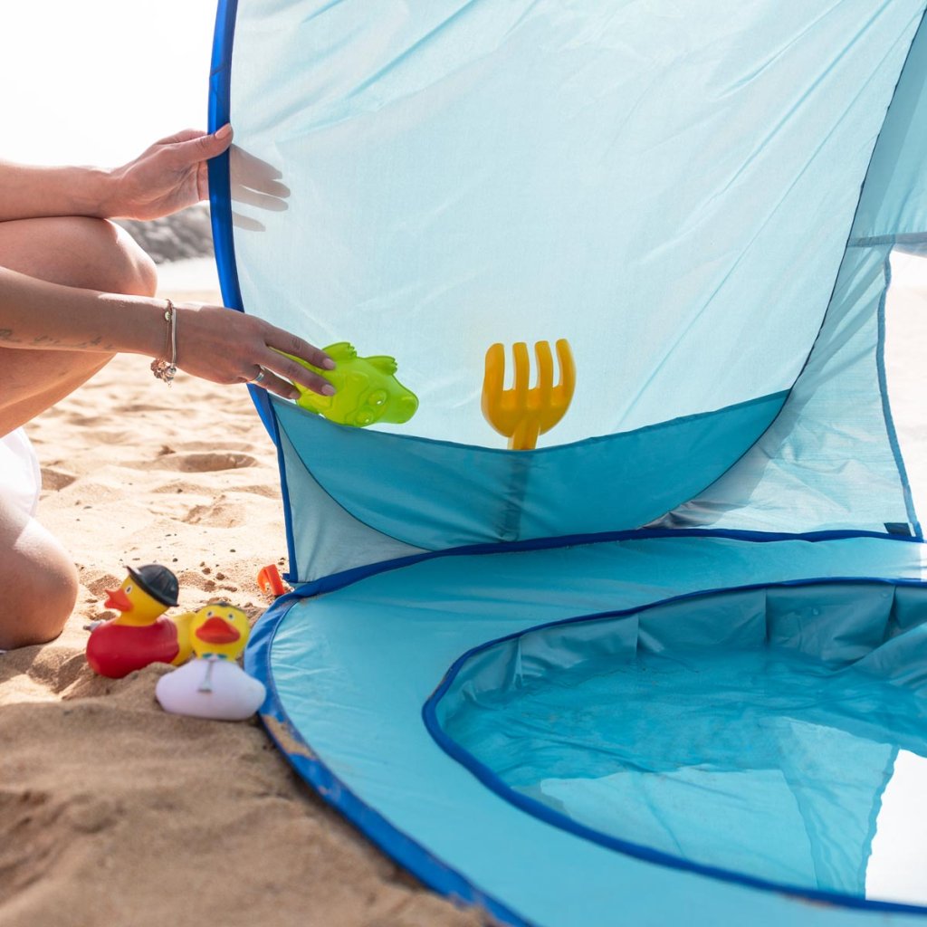 Tienda de playa para bebé con piscina integrada y protección solar UPF 50+