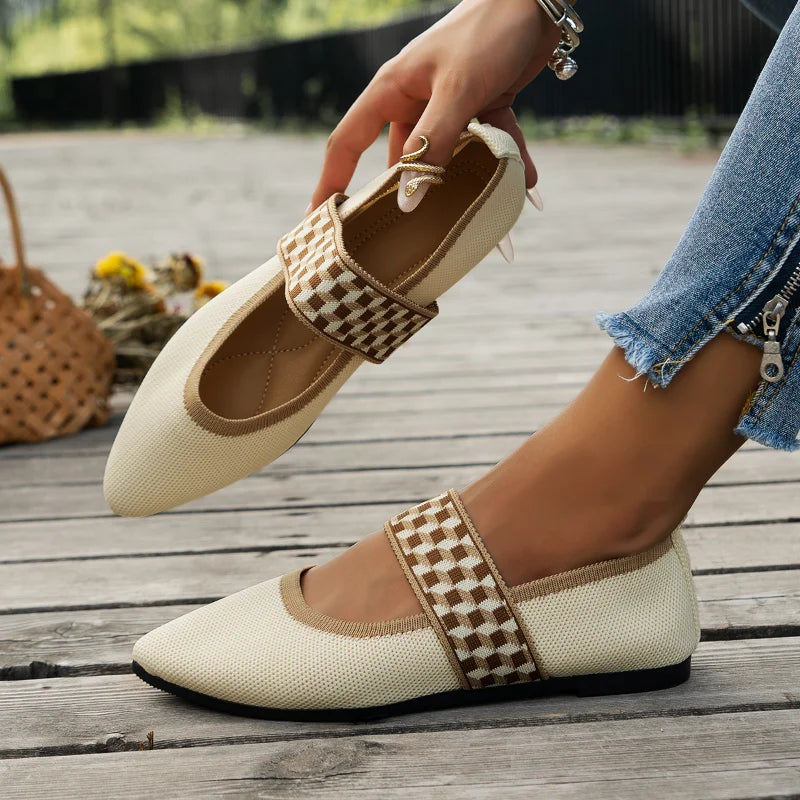 Flache Schuhe mit spitzer Spitze