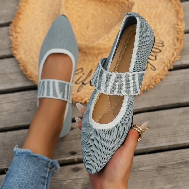 Flache Schuhe mit spitzer Spitze