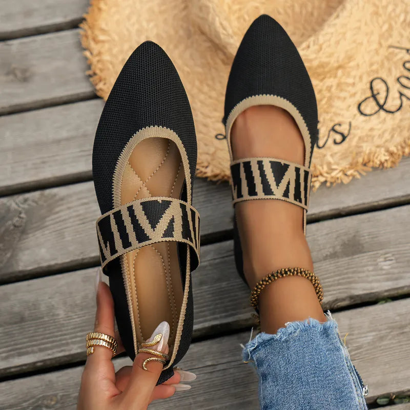 Flache Schuhe mit spitzer Spitze