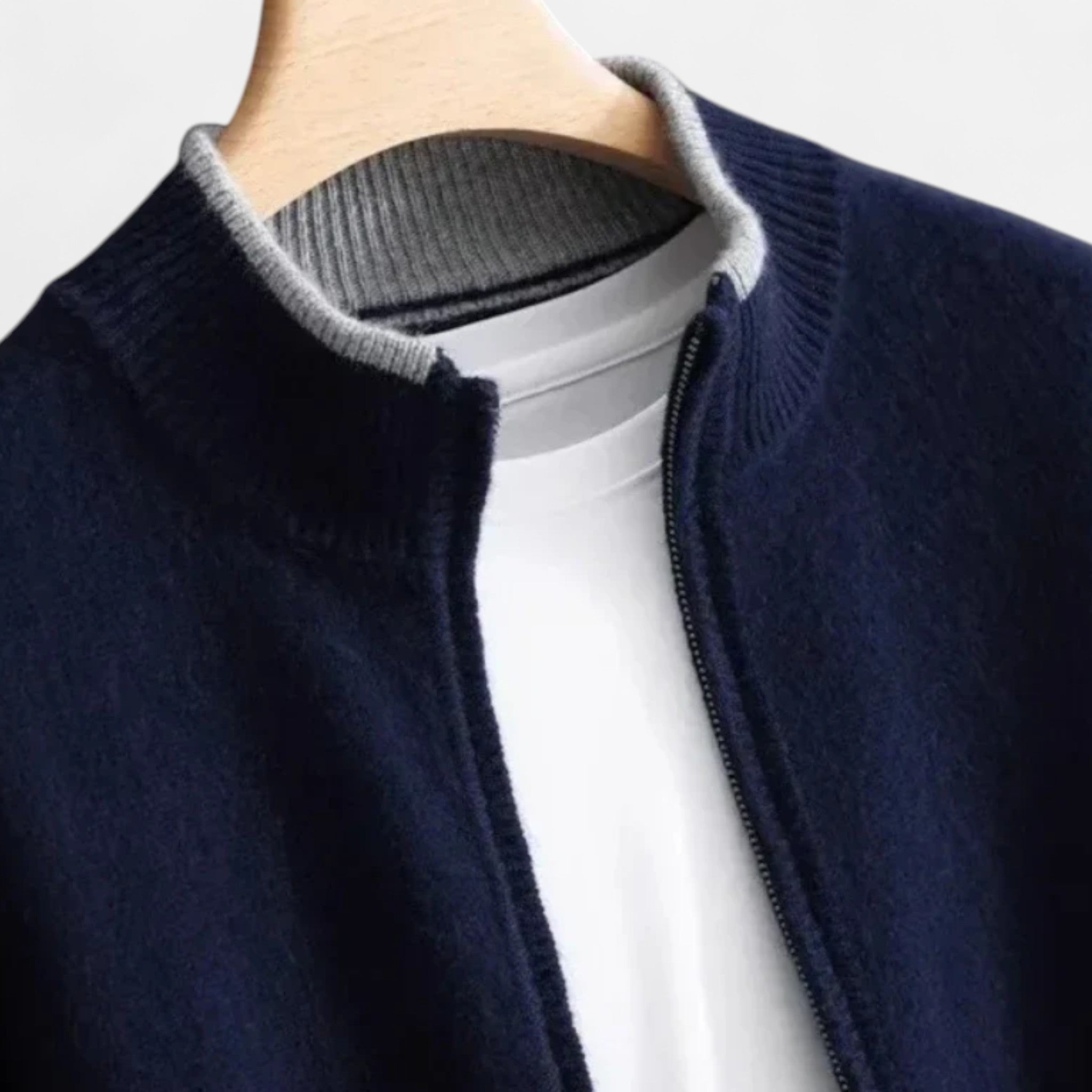 Ancienne Monde | Pull Homme Col Montant Laine Mérinos Zippé