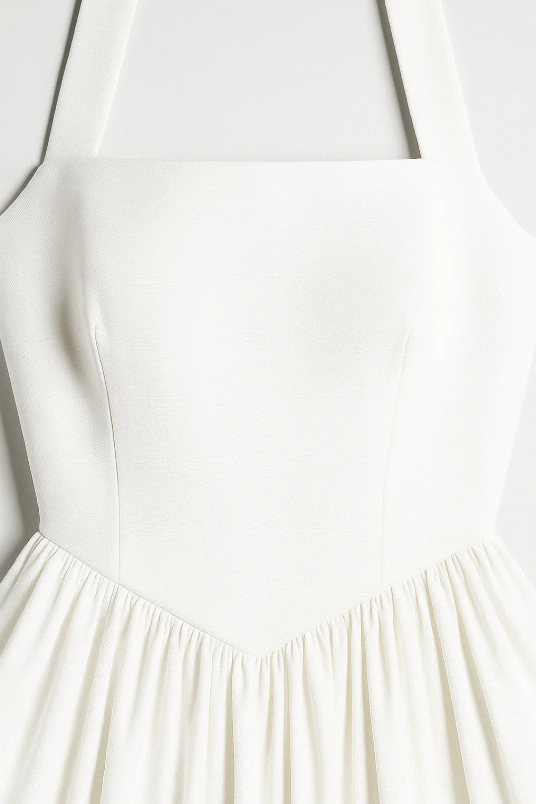 Cocktailkleid mit trapezförmigem Rückenausschnitt