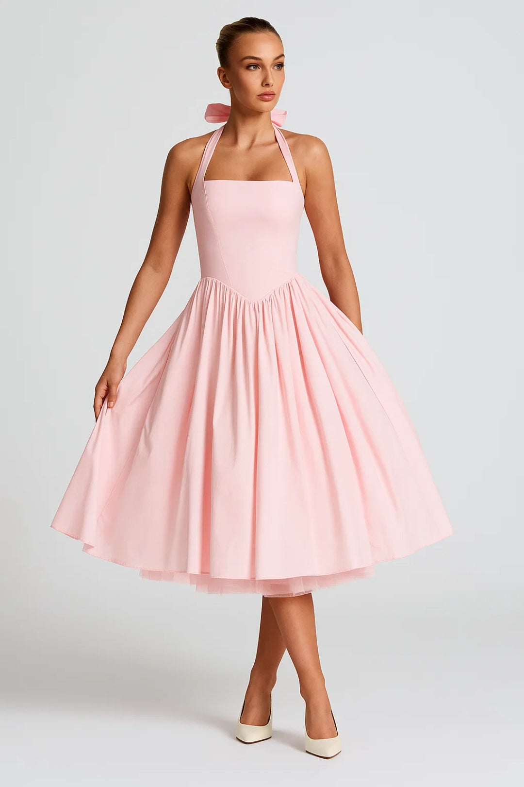 Cocktailkleid mit trapezförmigem Rückenausschnitt